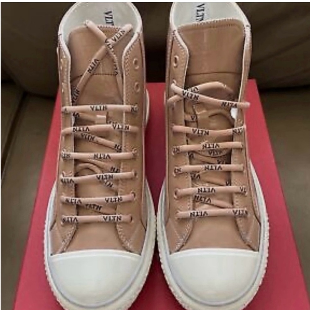 💥 SALE  Valentino Tan and White Athletic Shoes
